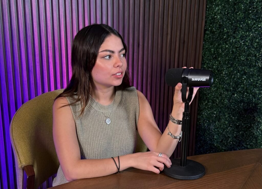 Sala de podcast profesional para creadores de contenido en Leon