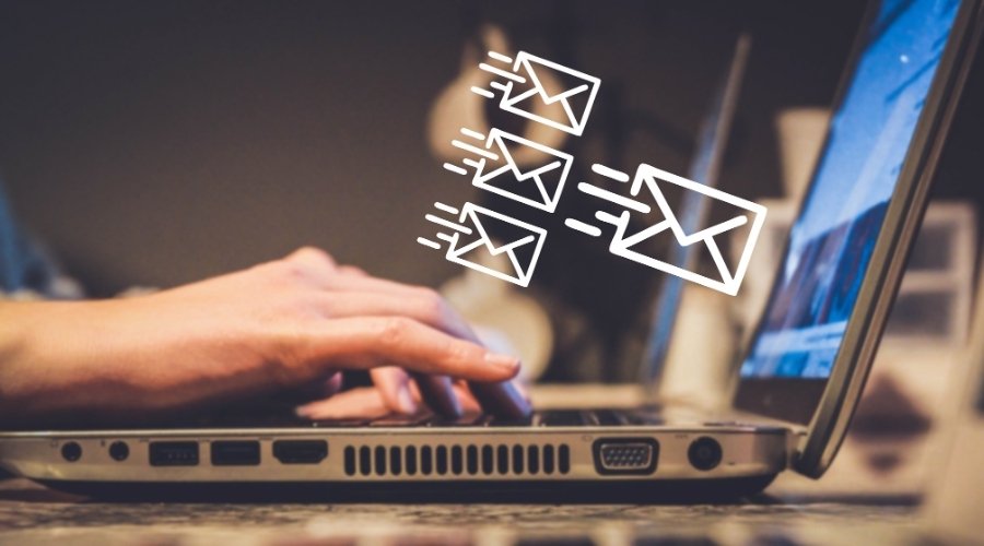 Usuario consultando su webmail desde un navegador web